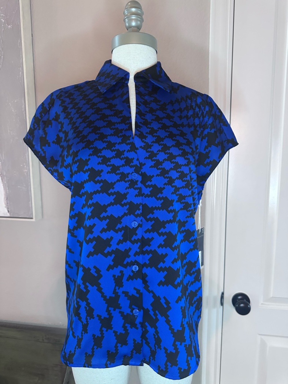Blue and Black Houndstooth Short-Sleeve Woman’s Shirt